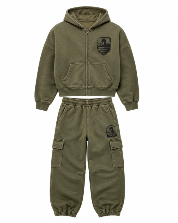 custom crest embroidery zip up tracksuit manufacturer for brands (复制) custom crest embroidery zip up tracksuit manufacturer for brands (复制)