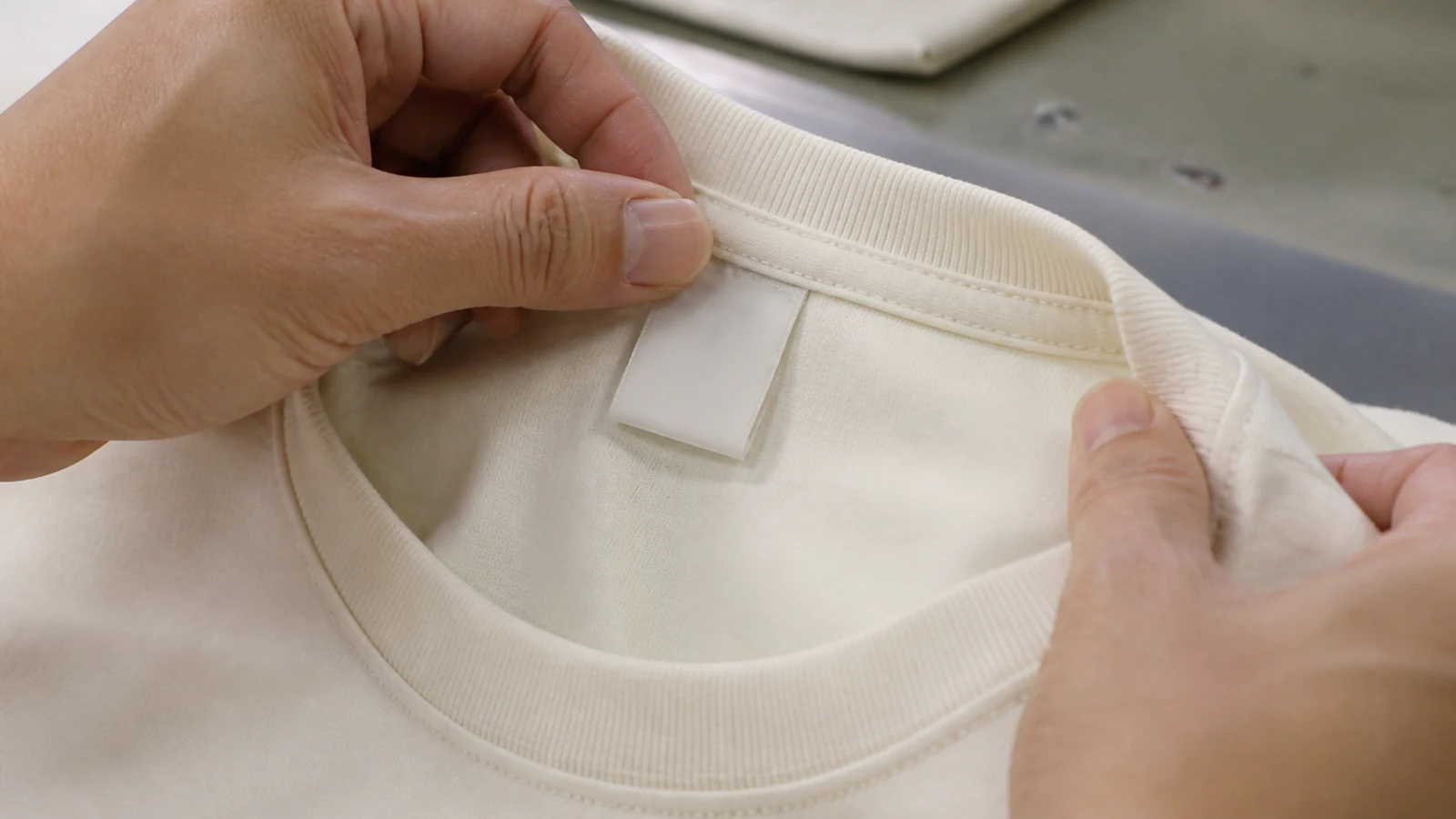 How to Tell If a T-Shirt Is Men's or Women's? Inspecting a T-shirt label and style information to identify the garment